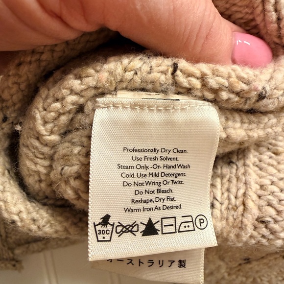 Eddie Bauer Men's Beige Cable Knit Sweater - Picture 6 of 6